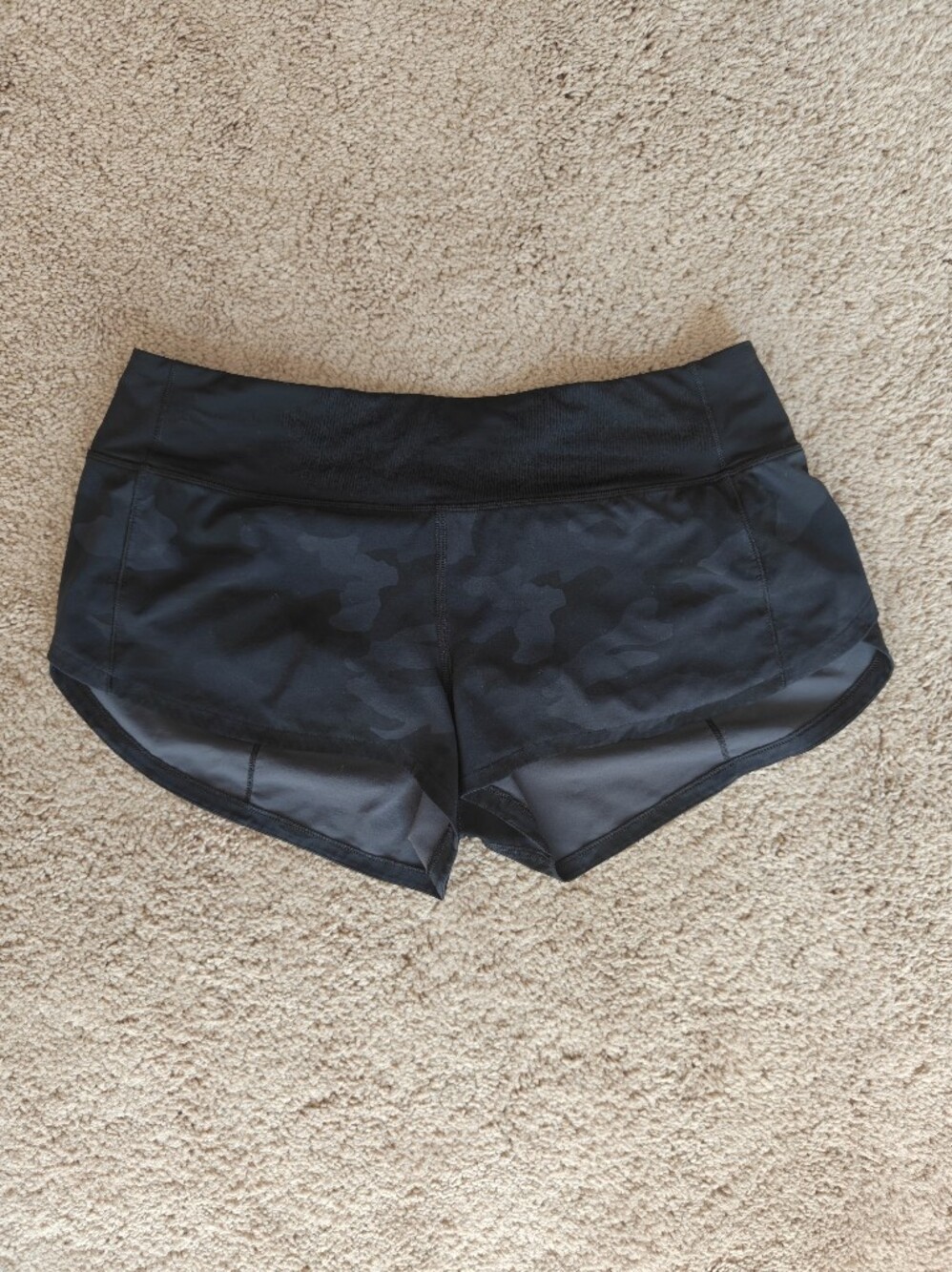 lululemon Low Rise Black Camo Speed Up 2.5 Shorts